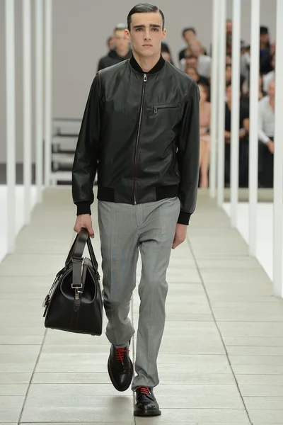 Look 11